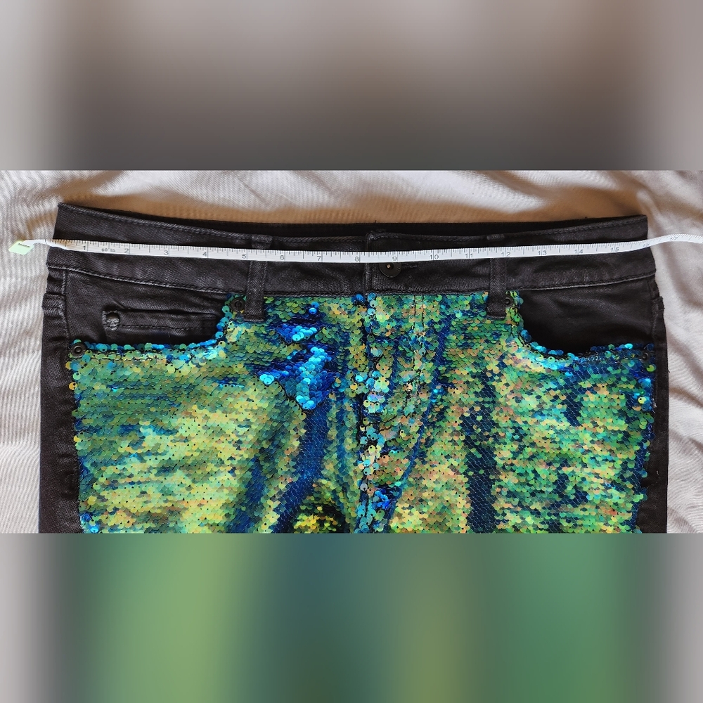 Women's Blackheart Hot Topic Sequin Low Rise Shorts Size 9 - Picture 4 of 6